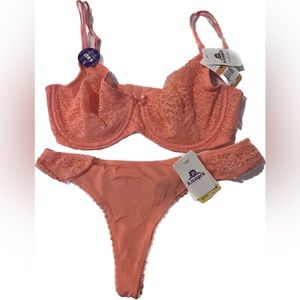 NWT B.Tempted Lace Bra and Thong set 36DD Bra and Medium Thong in bright Coral